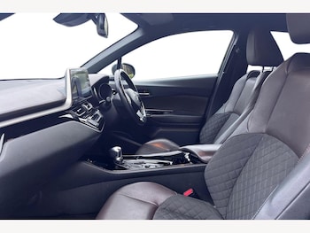 Used Toyota C-HR 2018 for sale - 76927657: Photo