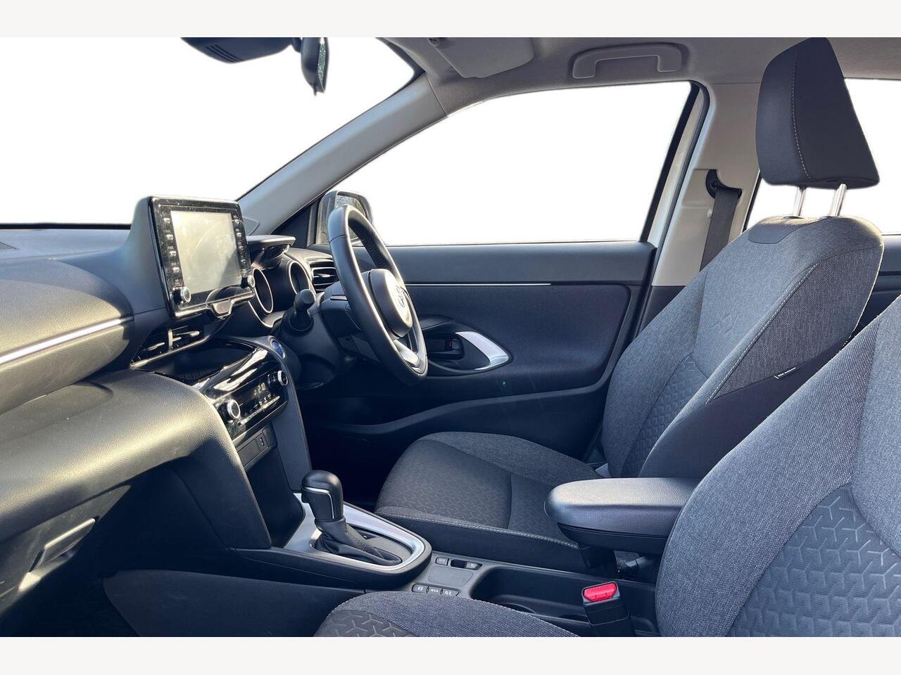 Used Toyota Yaris Cross 2023 for sale - 78005438: Photo 2