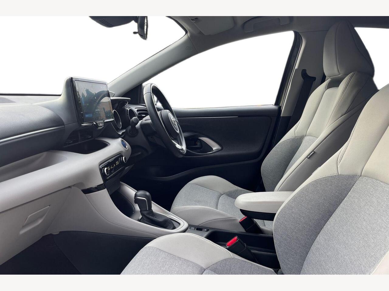 Used Toyota Yaris 2022 for sale - 76674290: Photo 2