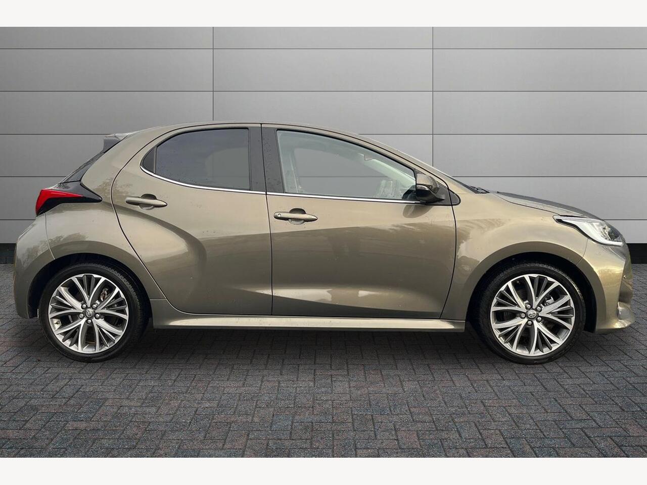 Used Toyota Yaris 2022 for sale - 76674290: Photo 5