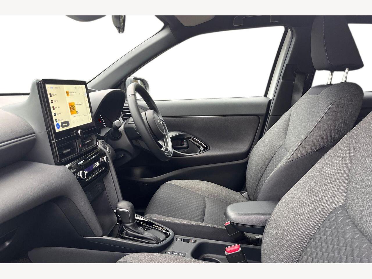 Used Toyota Yaris Cross 2024 for sale - 77268940: Photo 2