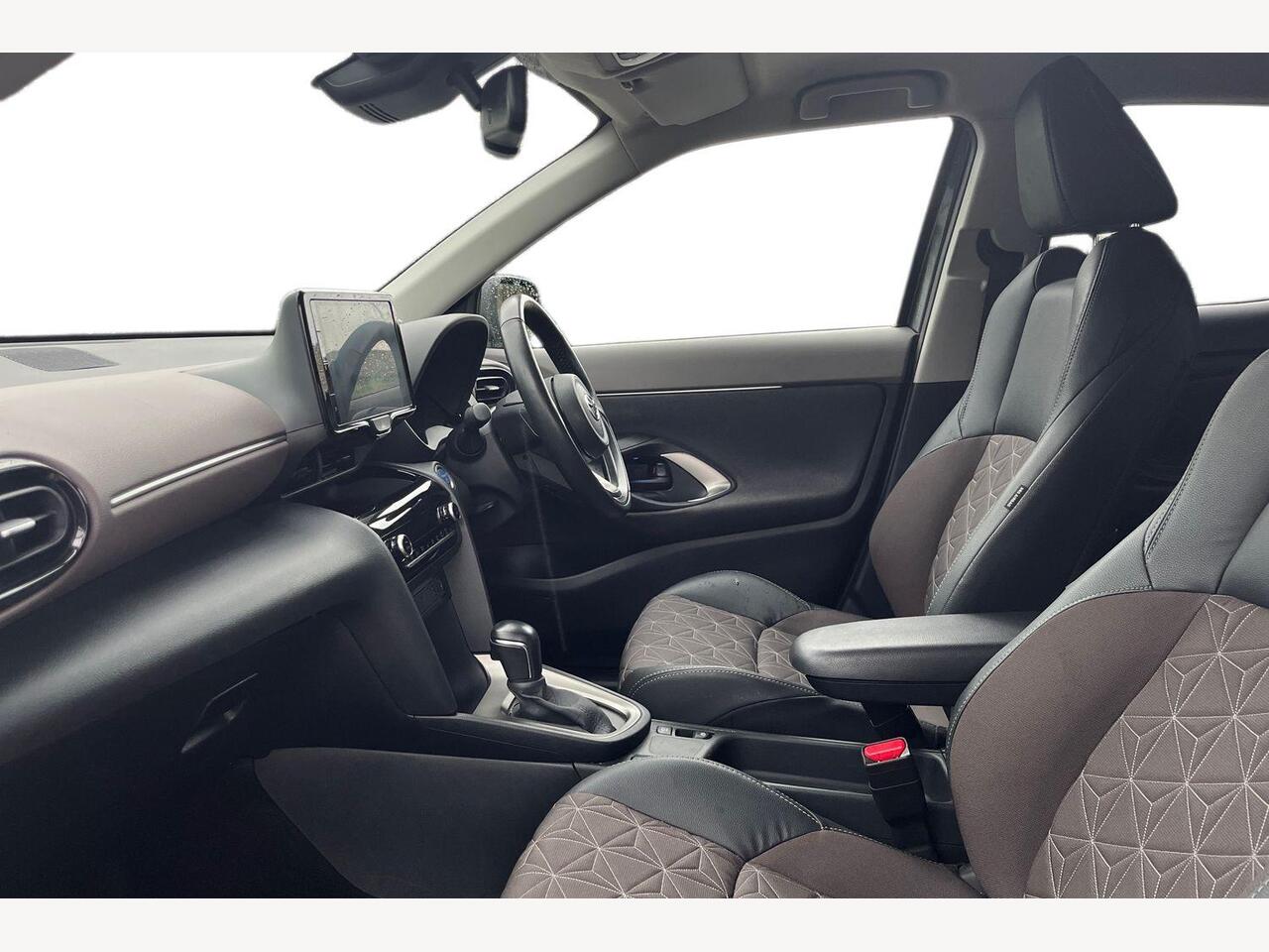 Used Toyota Yaris Cross 2023 for sale - 76676592: Photo 2