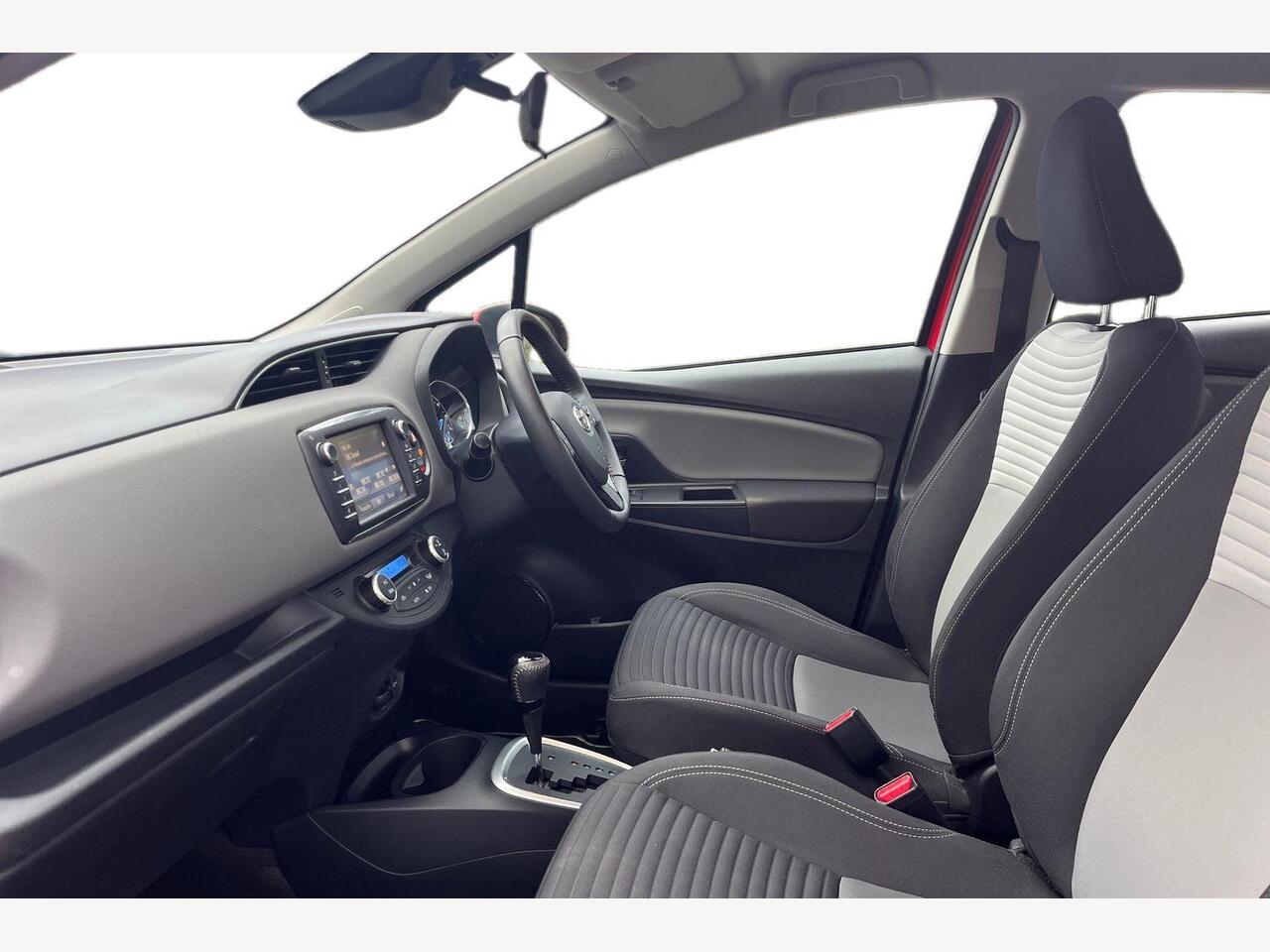 Used Toyota Yaris 2017 for sale - 77710797: Photo 2