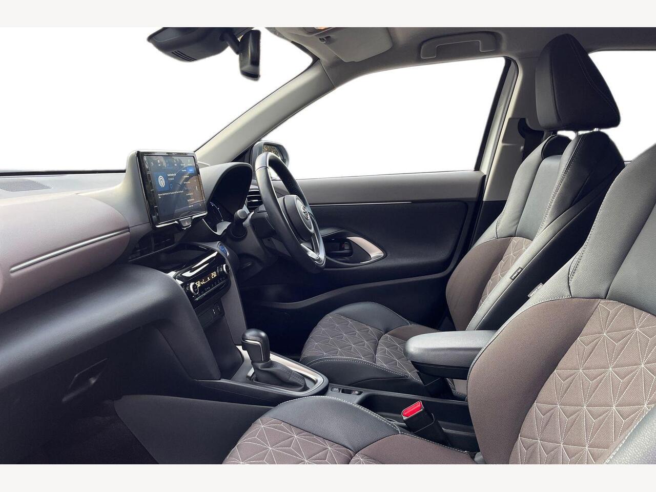 Used Toyota Yaris Cross 2022 for sale - 76675355: Photo 2