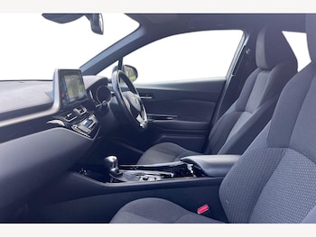 Used Toyota C-HR 2019 for sale - 77600013: Photo