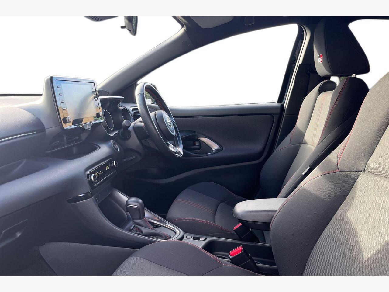 Used Toyota Yaris 2024 for sale - 76677447: Photo 2