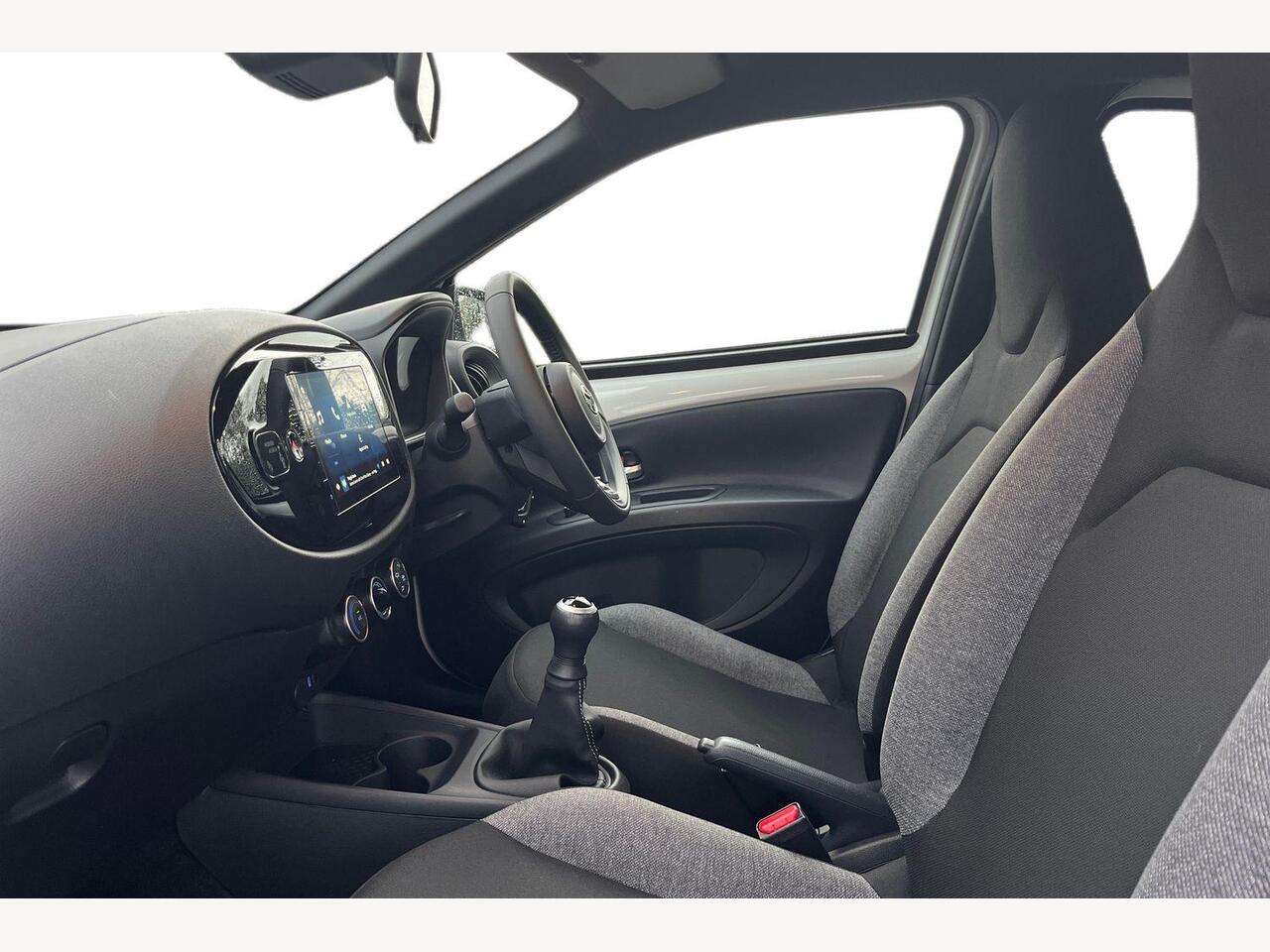 Used Toyota Aygo X 2024 for sale - 76677050: Photo 2