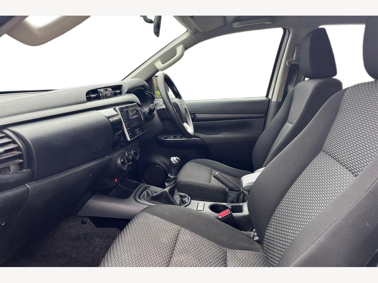 Used Toyota Hilux 2019 for sale - 77552206: Photo 2