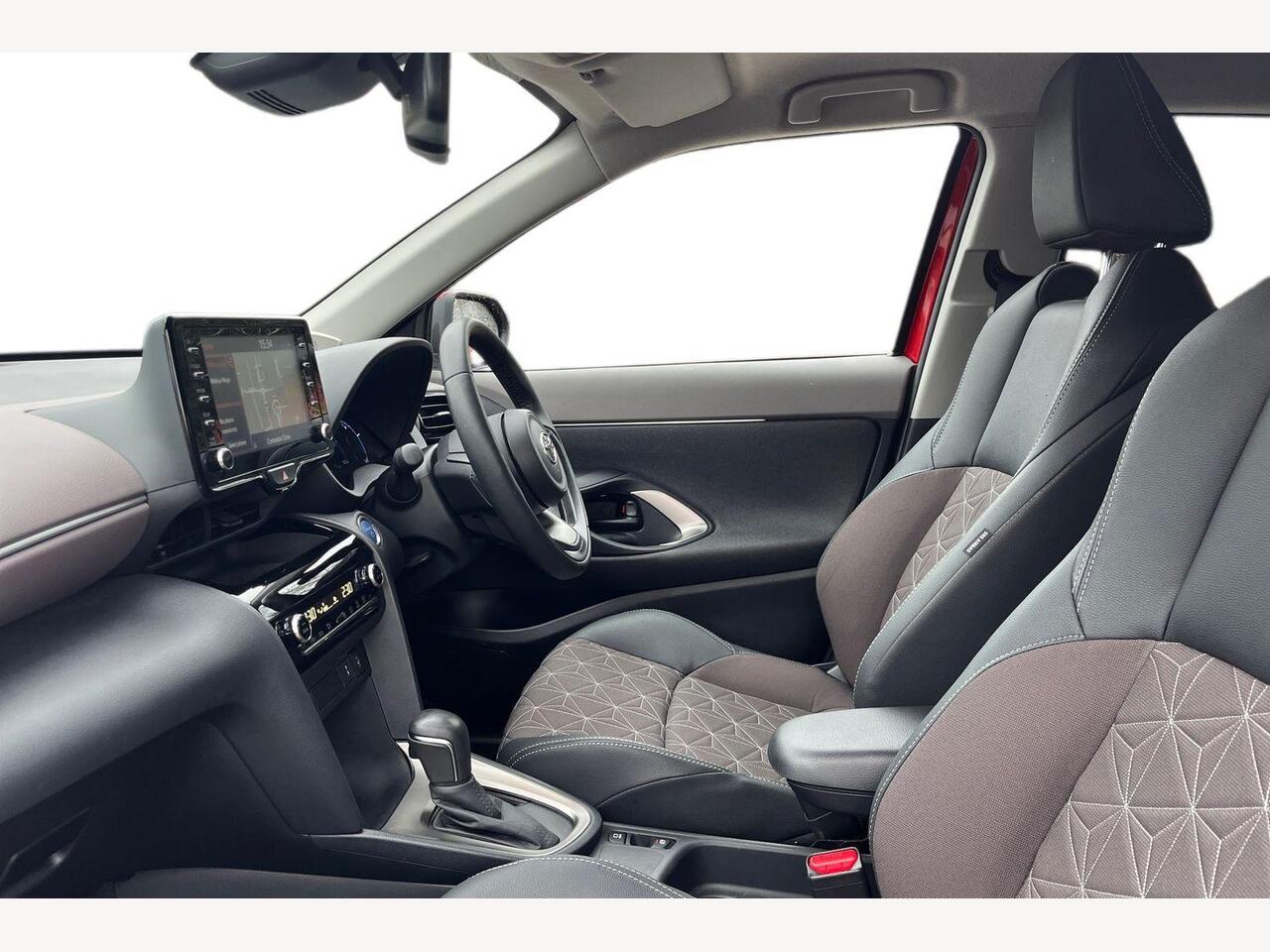 Used Toyota Yaris Cross 2023 for sale - 77972336: Photo 2