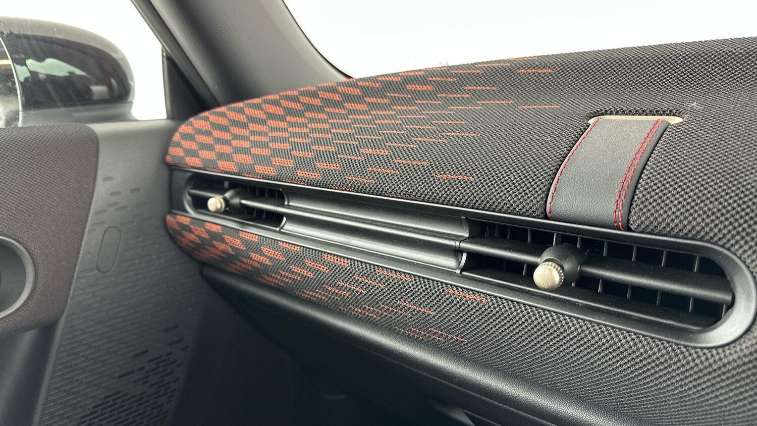 Used MINI Cooper 2025 for sale - 76760353: Photo 32