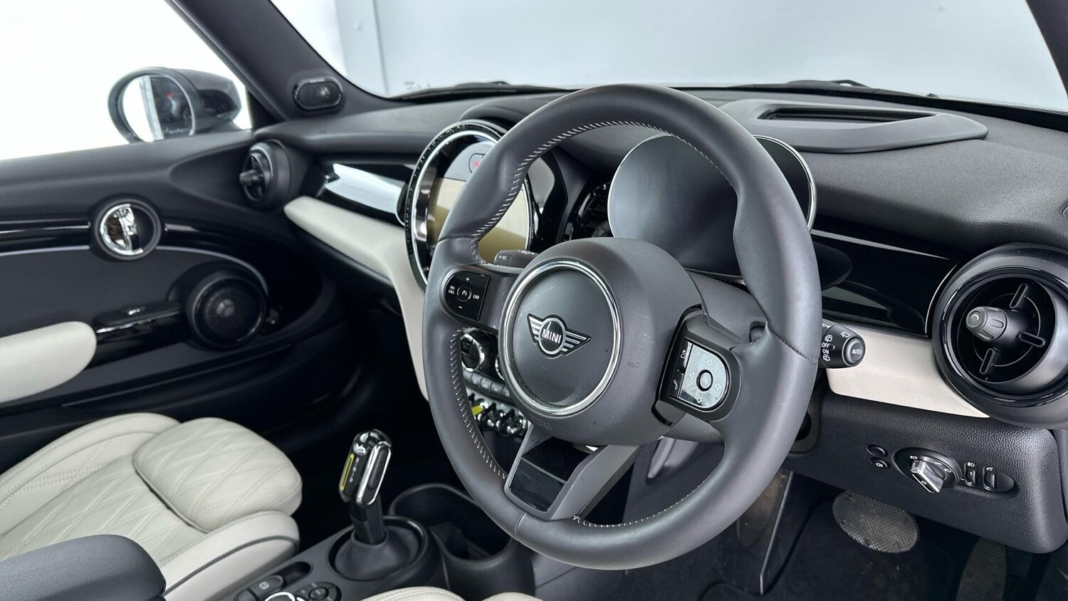 Used MINI Hatch 2022 for sale - 76832840: Photo 6