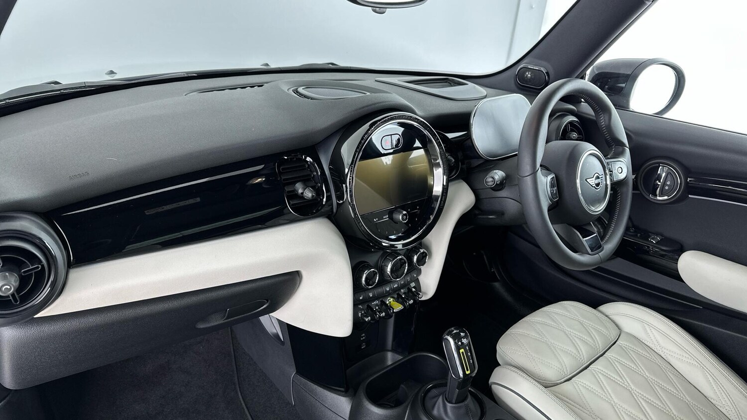 Used MINI Hatch 2022 for sale - 76832840: Photo 7