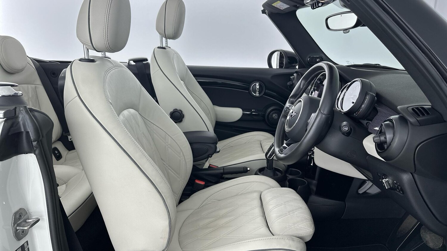 Used MINI Convertible 2023 for sale - 76781296: Photo 11