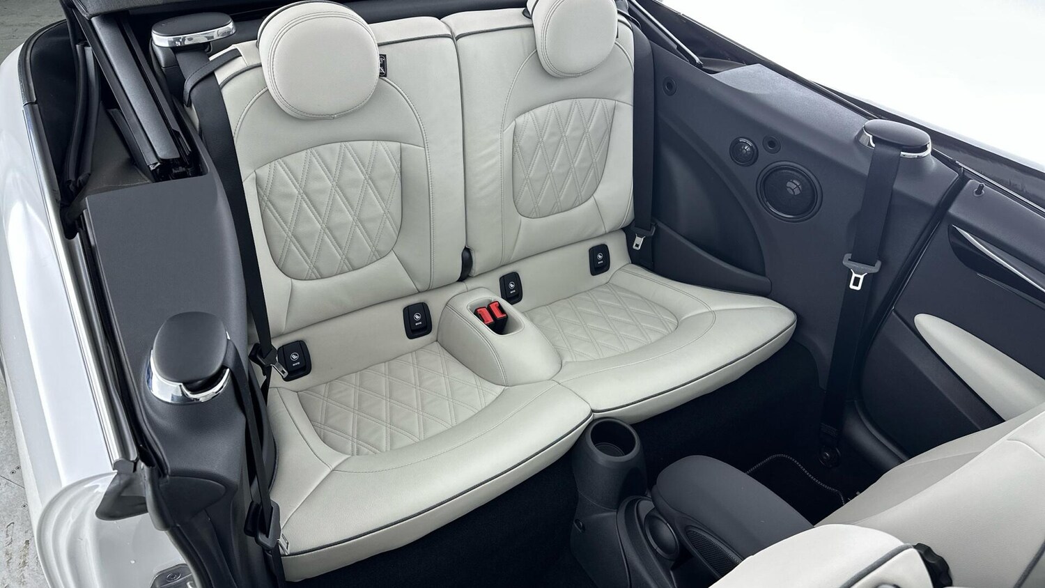 Used MINI Convertible 2023 for sale - 76781296: Photo 12