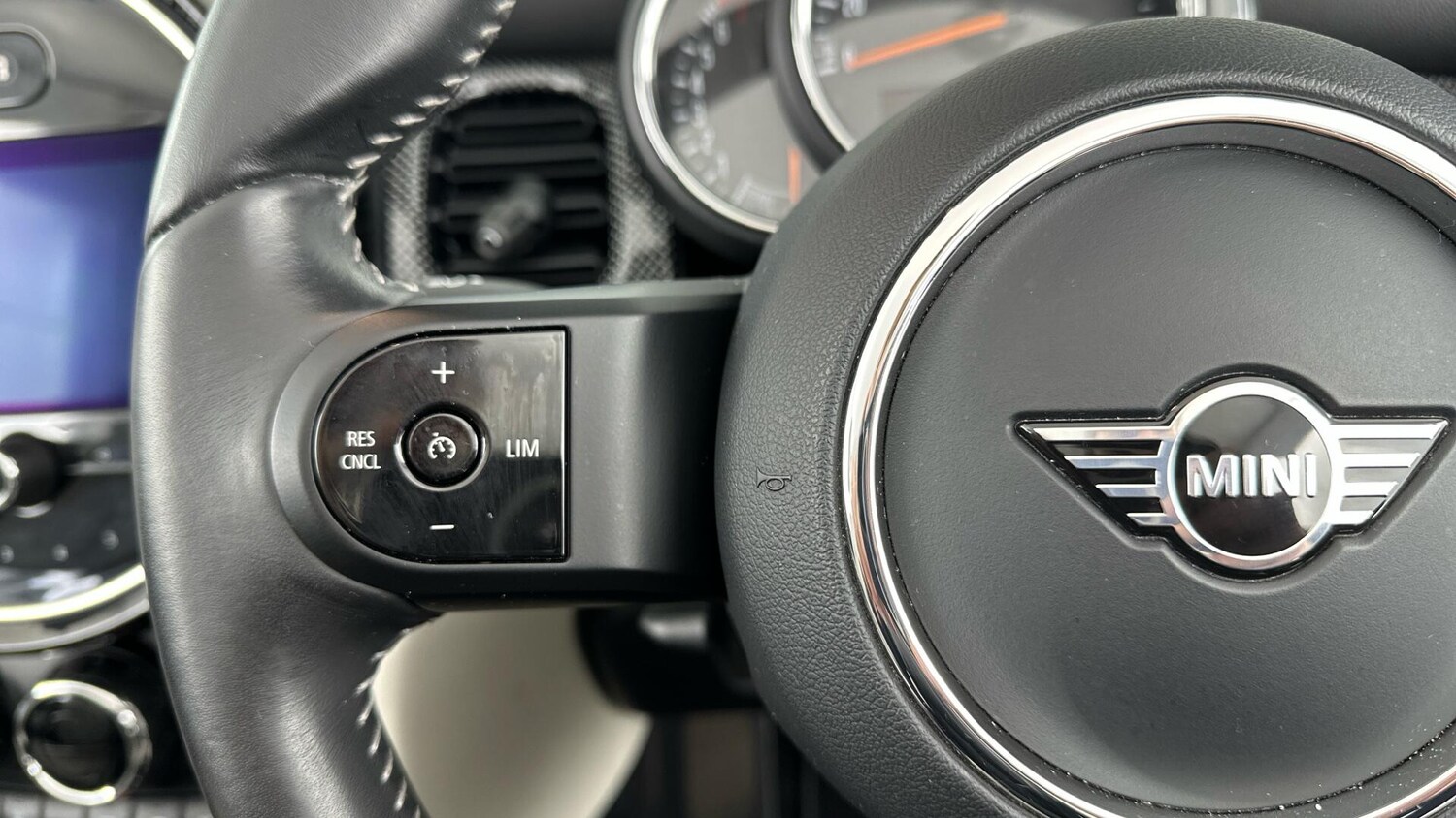 Used MINI Convertible 2023 for sale - 76781296: Photo 17