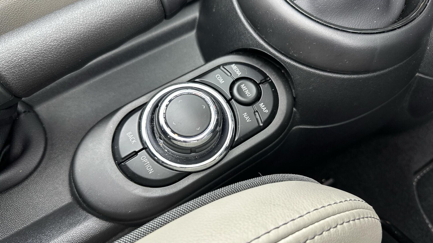 Used MINI Convertible 2023 for sale - 76781296: Photo 19