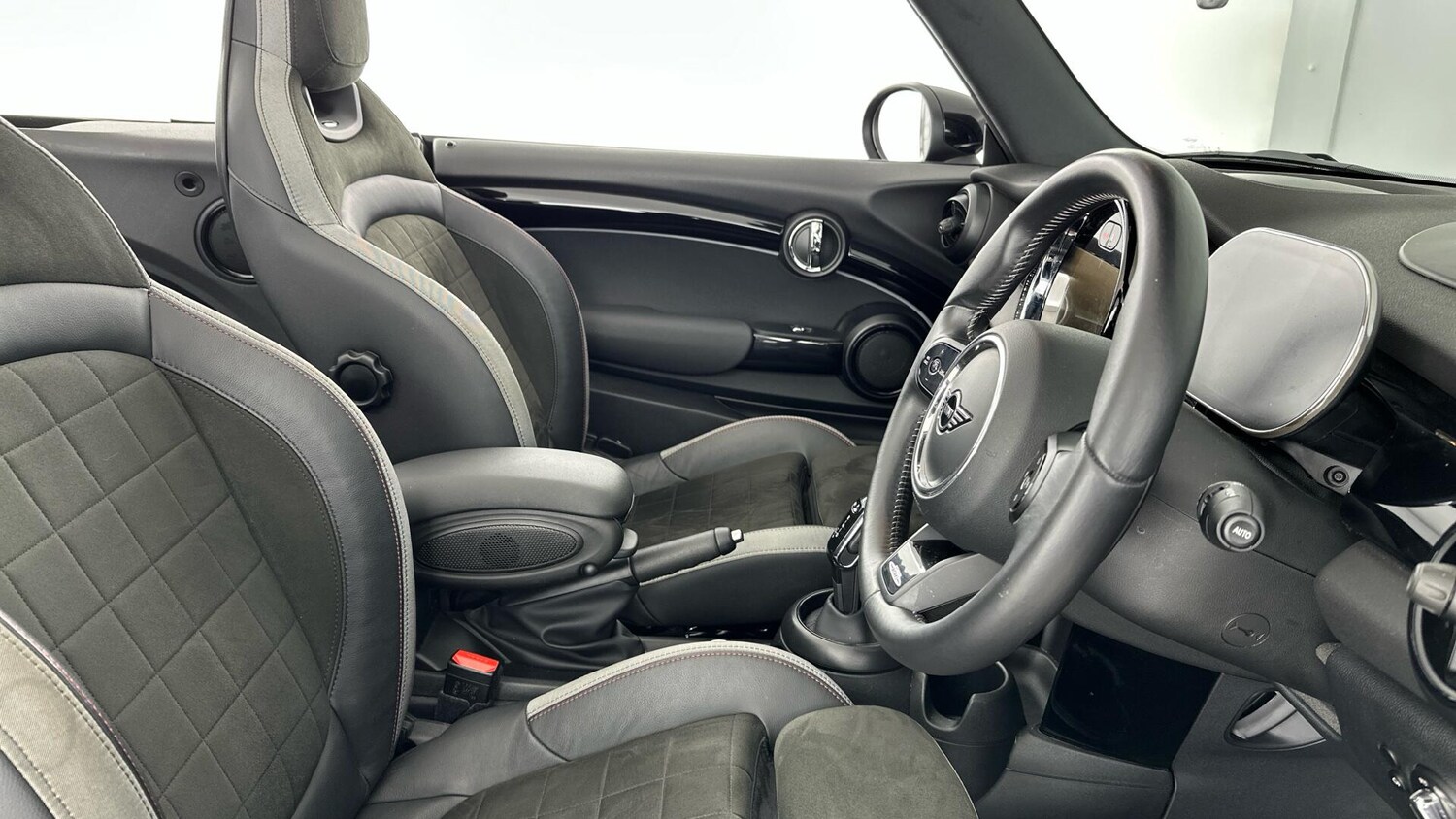 Used MINI Convertible 2023 for sale - 76760497: Photo 11