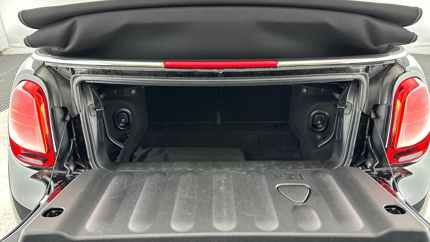 Used MINI Convertible 2023 for sale - 76760497: Photo 13