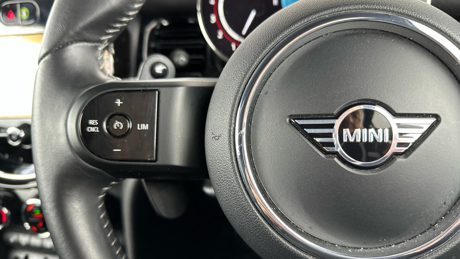 Used MINI Convertible 2023 for sale - 76760497: Photo 17