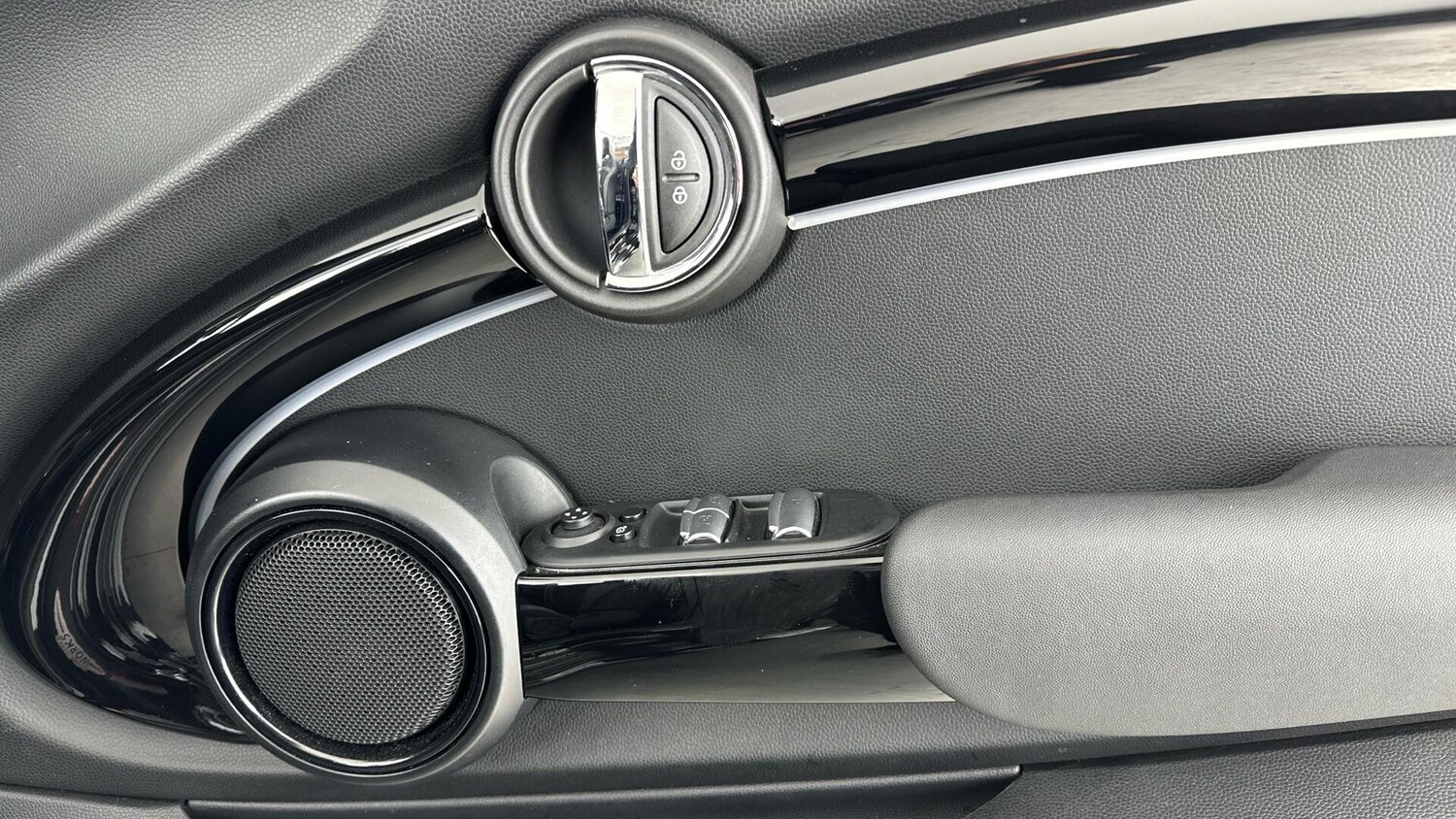 Used MINI Convertible 2023 for sale - 76760497: Photo 20