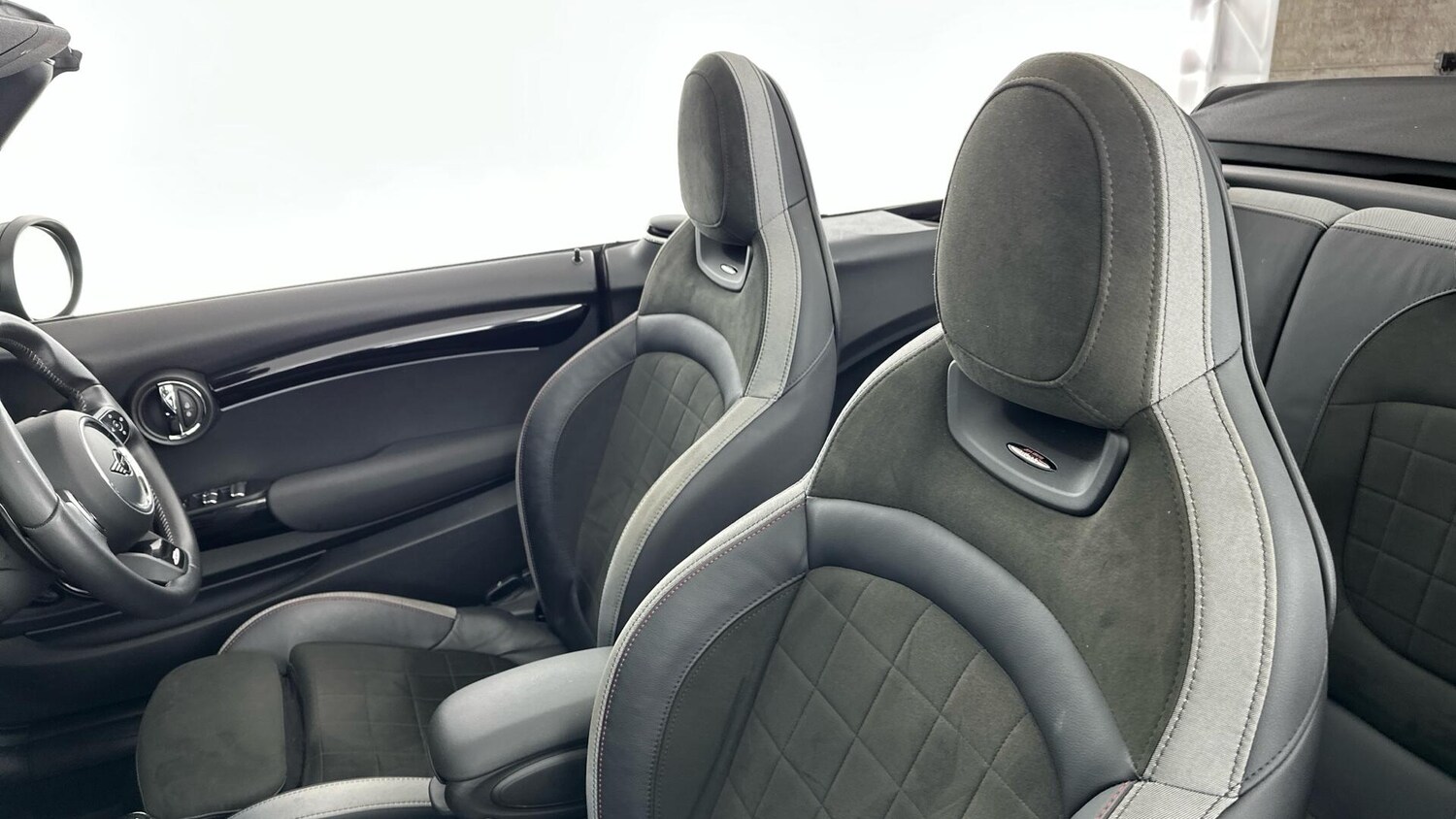 Used MINI Convertible 2023 for sale - 76760497: Photo 33