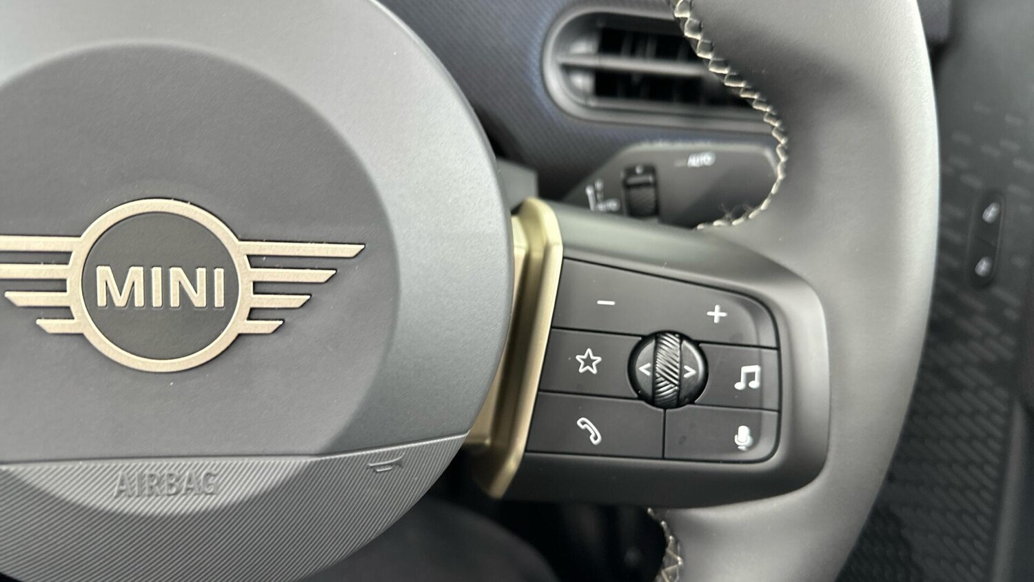 Used MINI Convertible 2025 for sale - 76780948: Photo 18