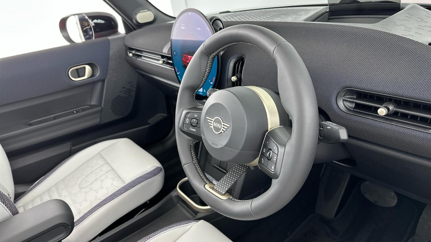 Used MINI Convertible 2025 for sale - 76780948: Photo 6