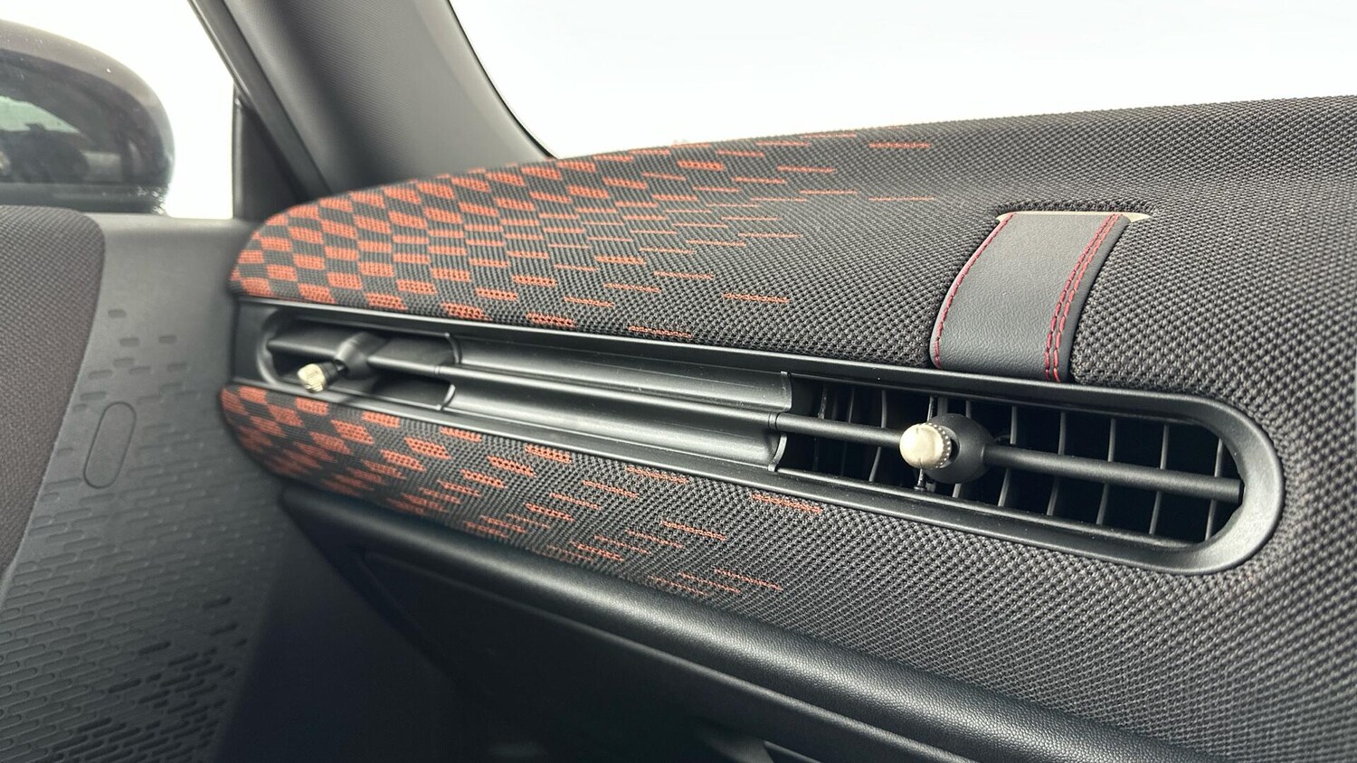 Used MINI Hatch 2025 for sale - 77016475: Photo 33