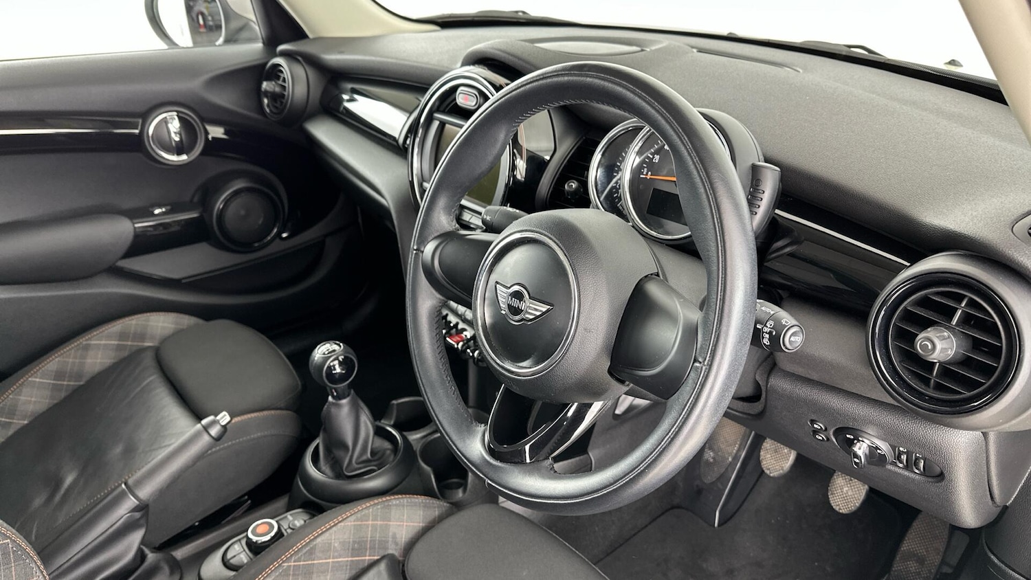 Used MINI Hatch 2017 for sale - 76760377: Photo 6