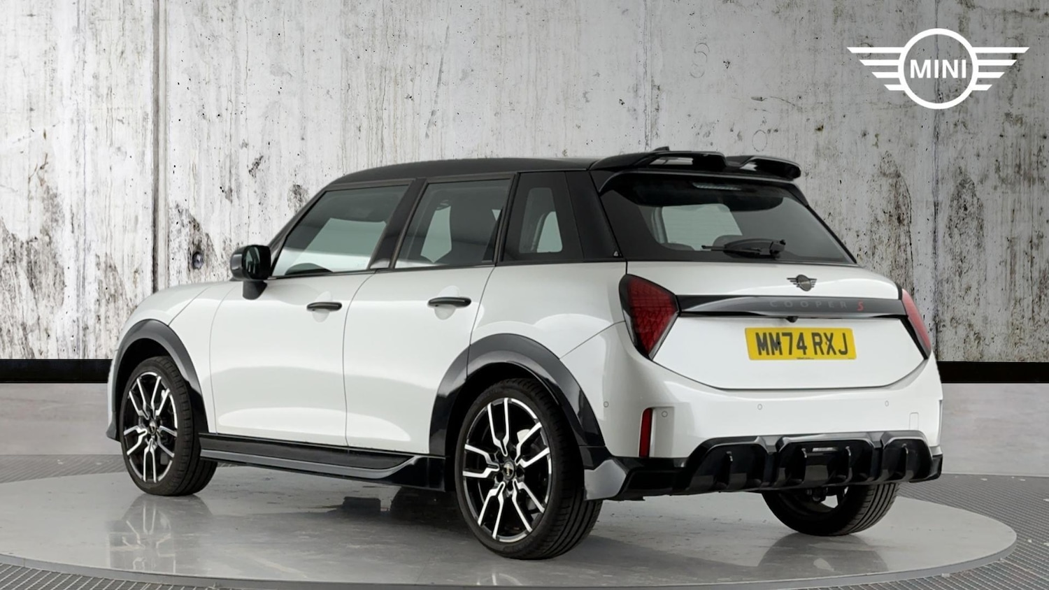 Used MINI Cooper 2024 for sale - 76760494: Photo 2