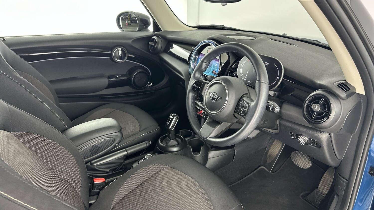 Used MINI Hatch 2022 for sale - 76760241: Photo 6