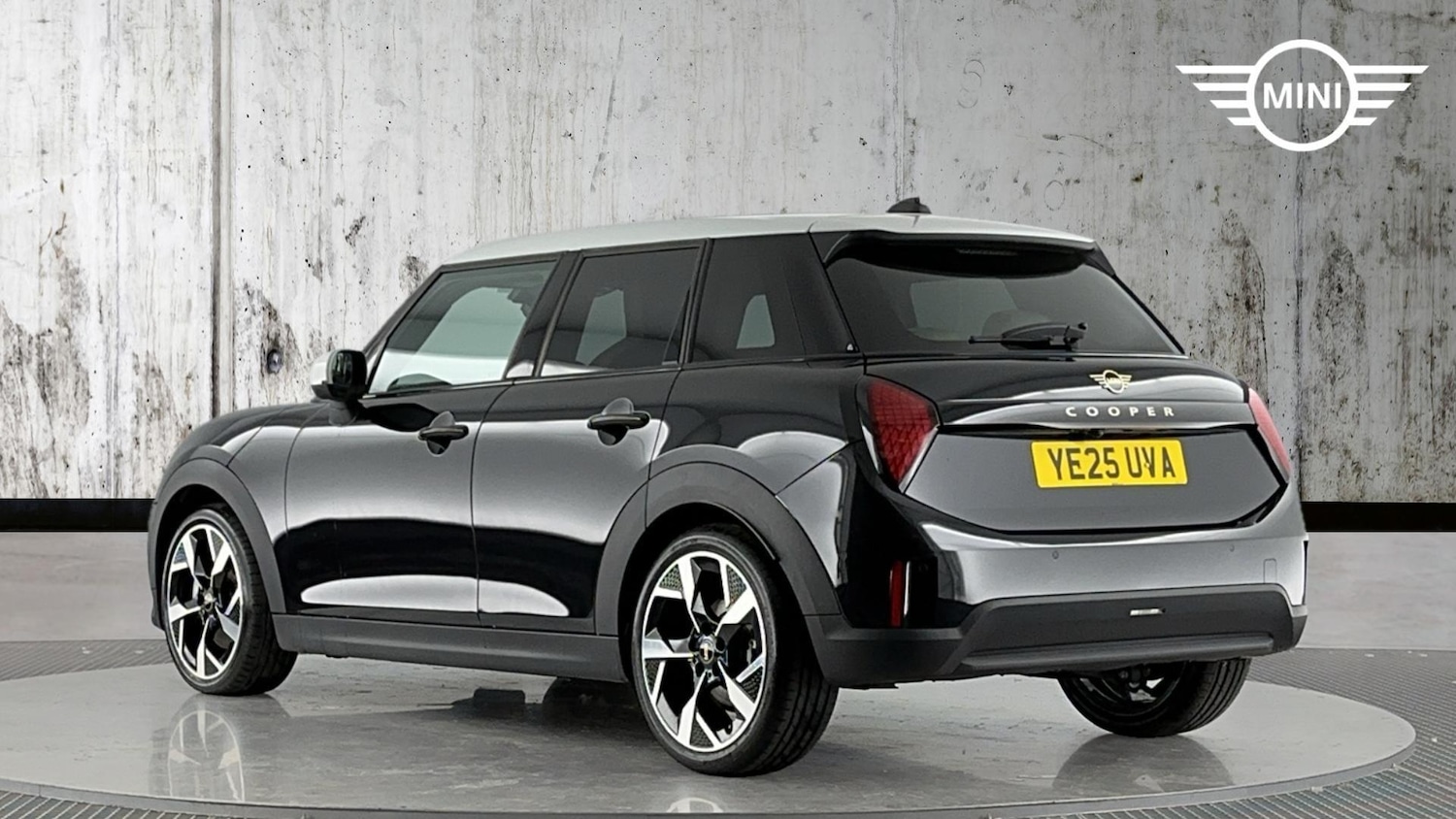 Used MINI Hatch 2025 for sale - 76760470: Photo 2