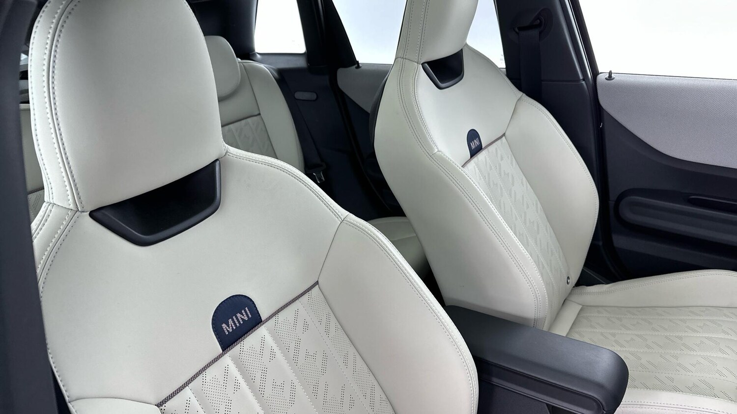 Used MINI Hatch 2025 for sale - 76760470: Photo 32