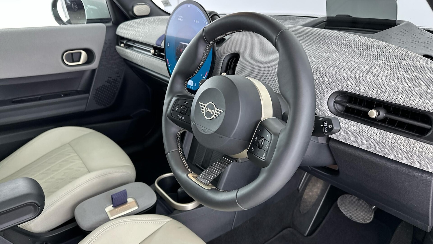 Used MINI Hatch 2025 for sale - 76760470: Photo 6