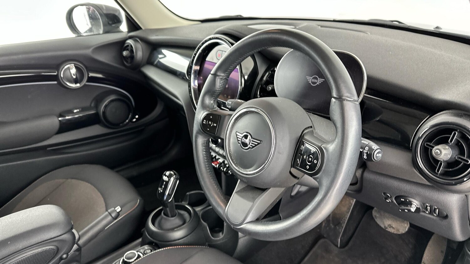 Used MINI Hatch 2023 for sale - 76760374: Photo 6