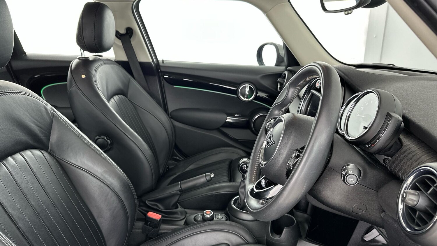 Used MINI Hatch 2018 for sale - 76760379: Photo 11