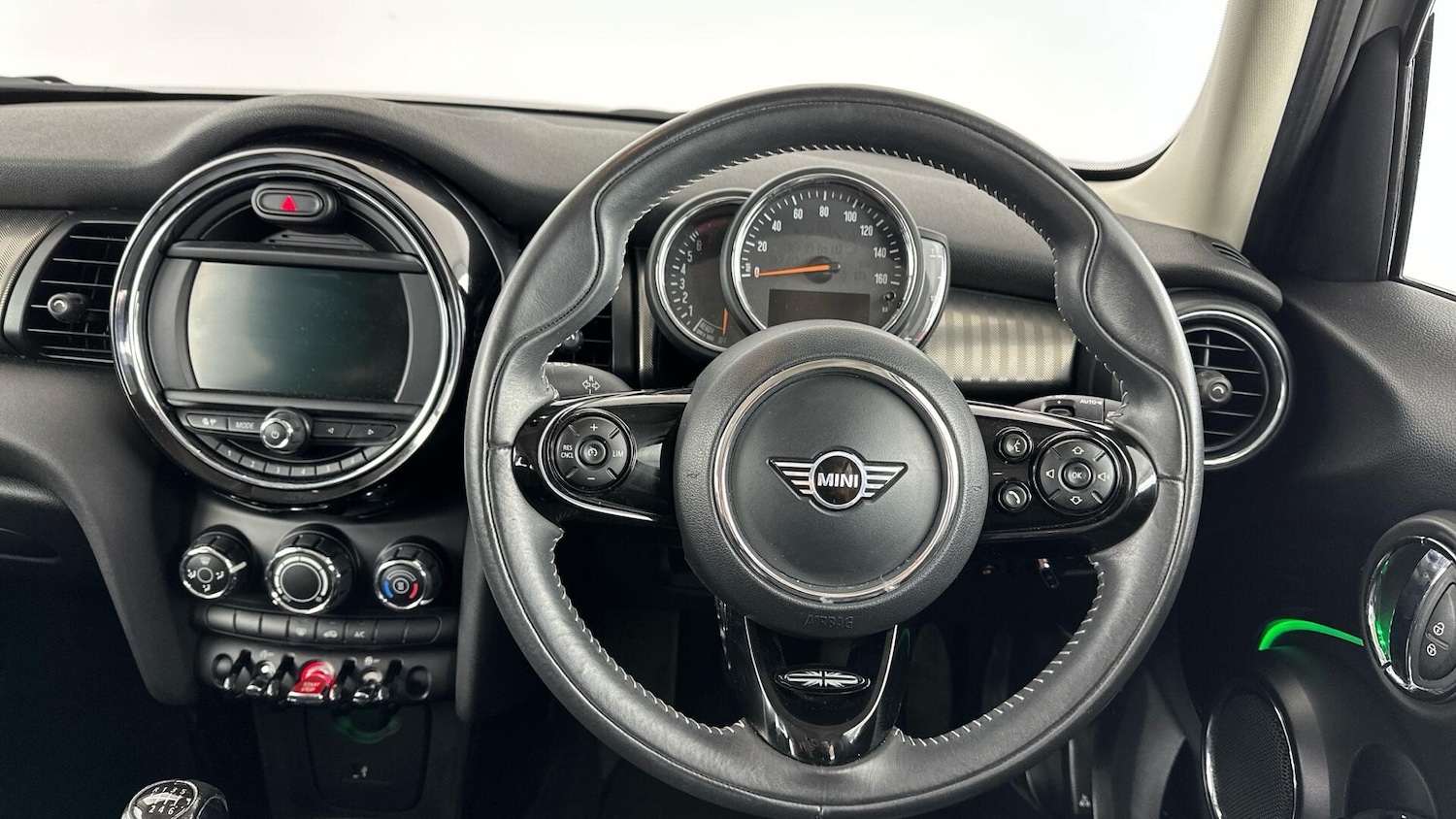 Used MINI Hatch 2018 for sale - 76760379: Photo 5