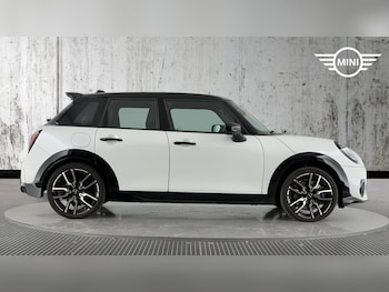 Used MINI Cooper 2024 for sale - 76926306: Photo
