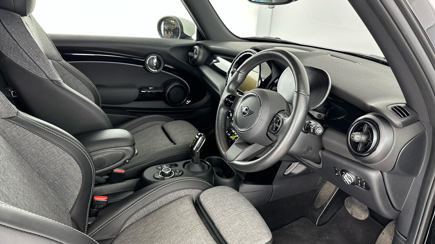 Used MINI Hatch 2023 for sale - 76760489: Photo 6