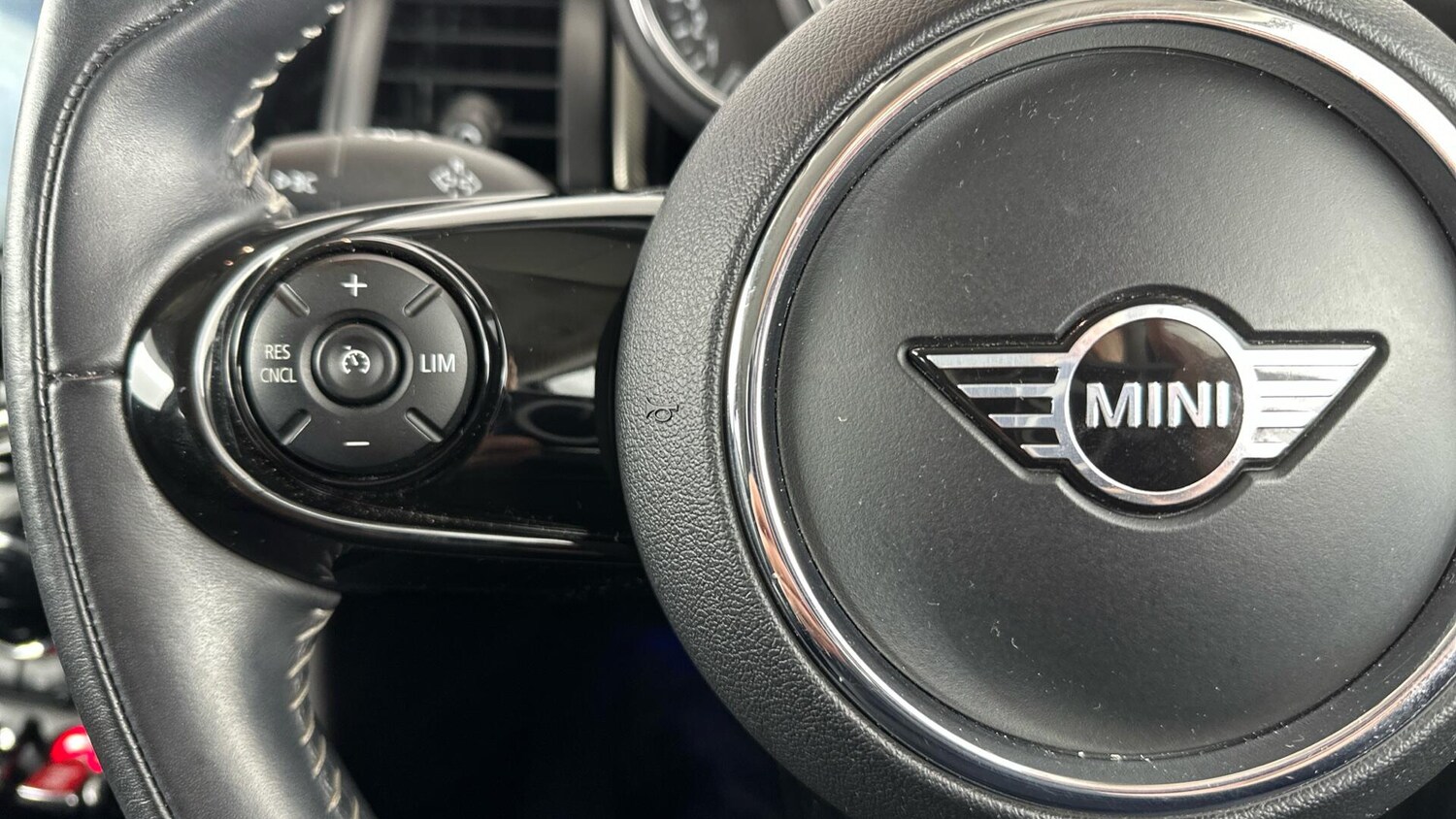 Used MINI Hatch 2019 for sale - 76760317: Photo 17