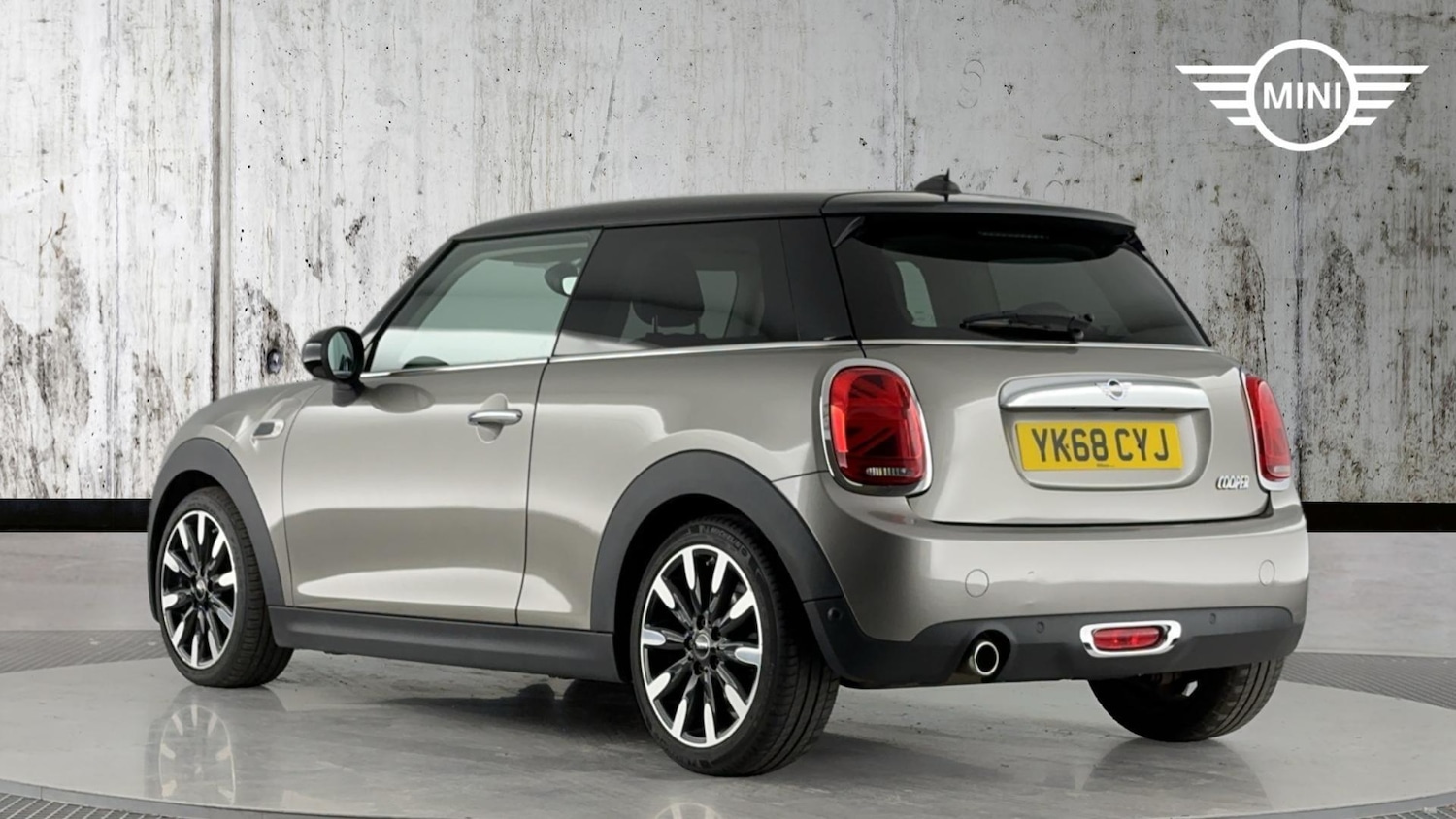 Used MINI Hatch 2019 for sale - 76760317: Photo 2