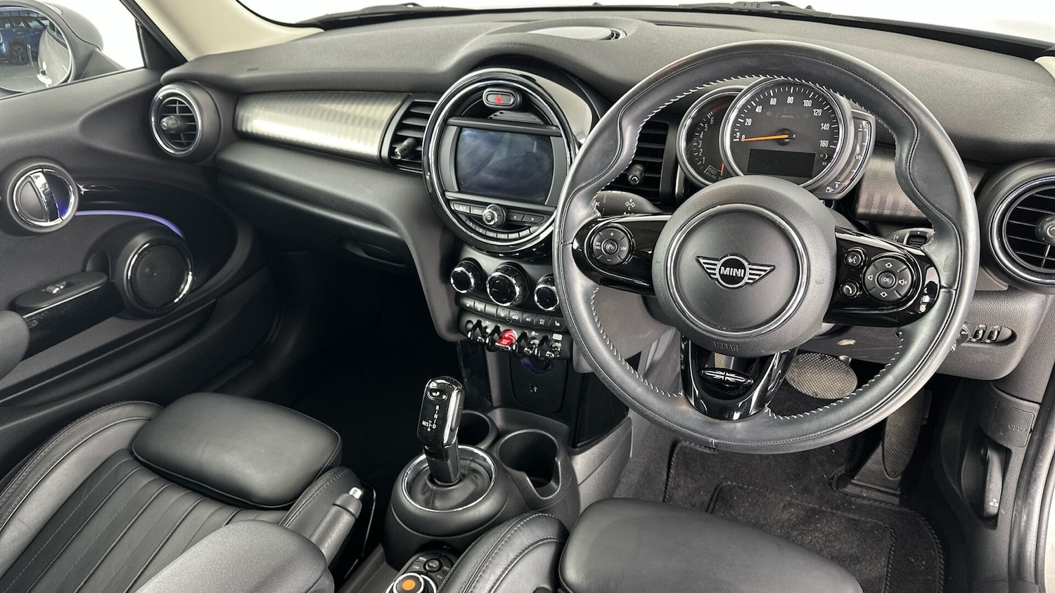 Used MINI Hatch 2019 for sale - 76760317: Photo 4
