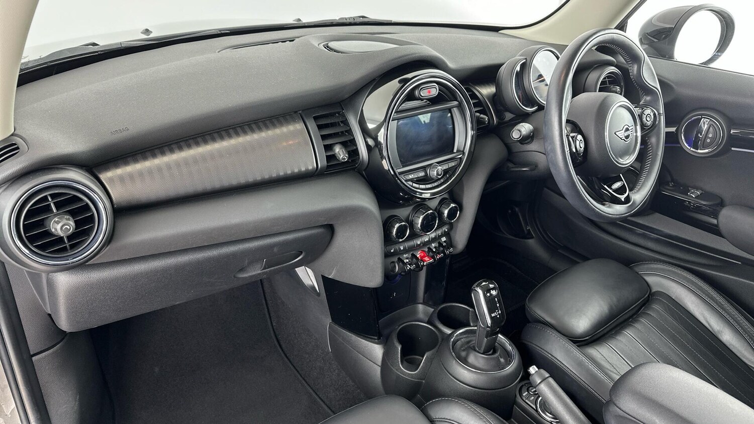 Used MINI Hatch 2019 for sale - 76760317: Photo 7