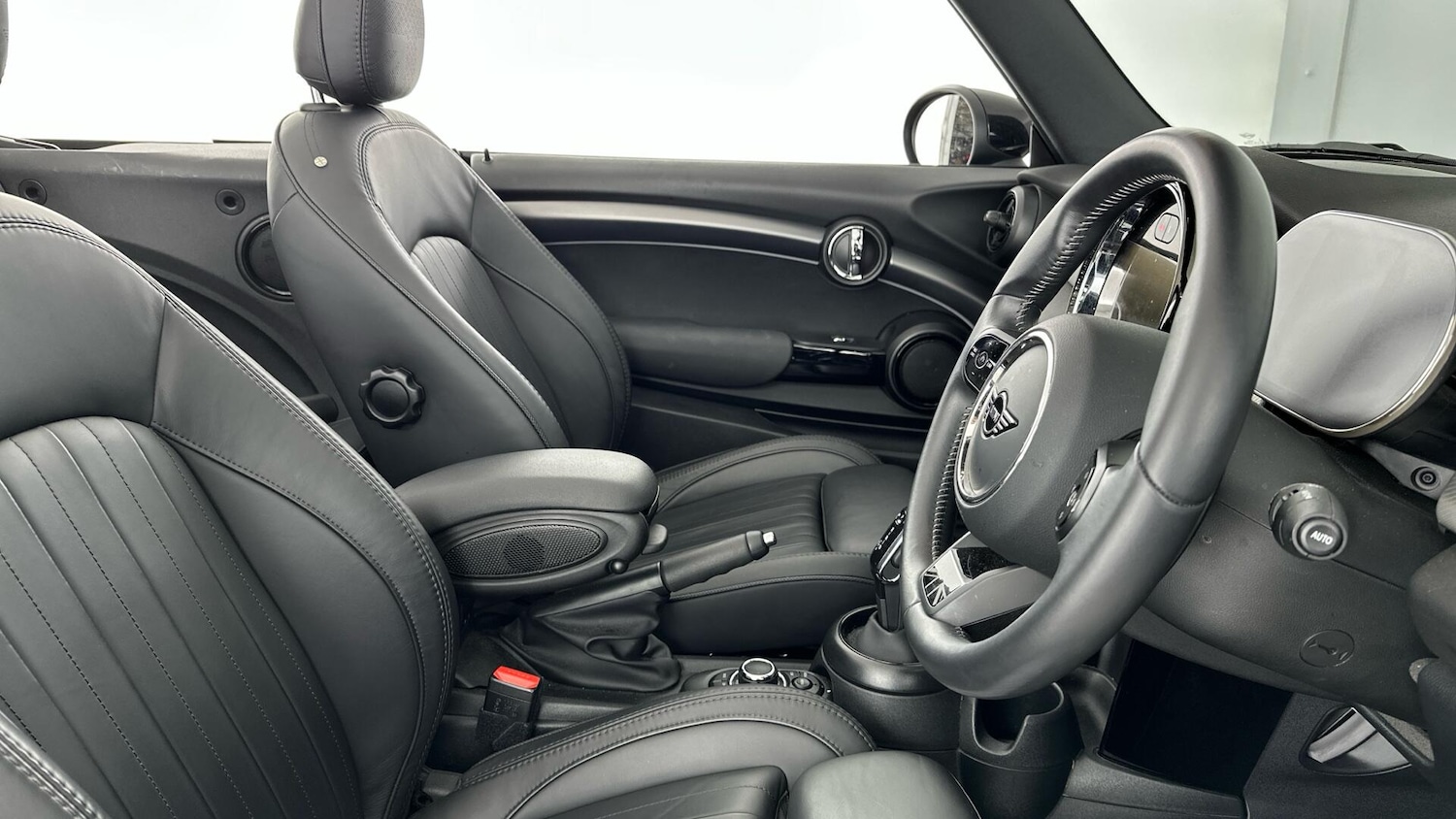 Used MINI Convertible 2024 for sale - 77633309: Photo 11