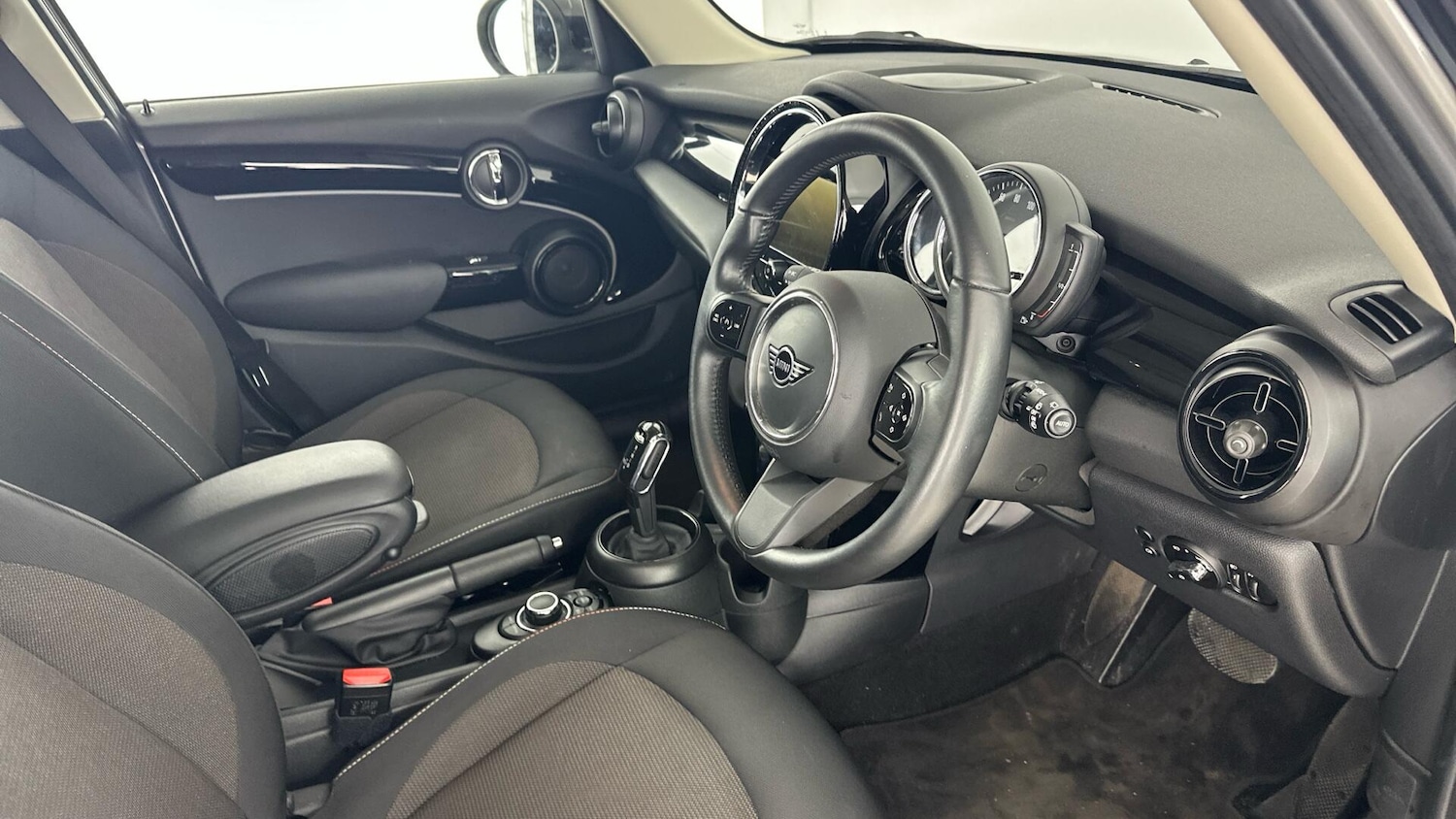 Used MINI Hatch 2023 for sale - 77015932: Photo 6