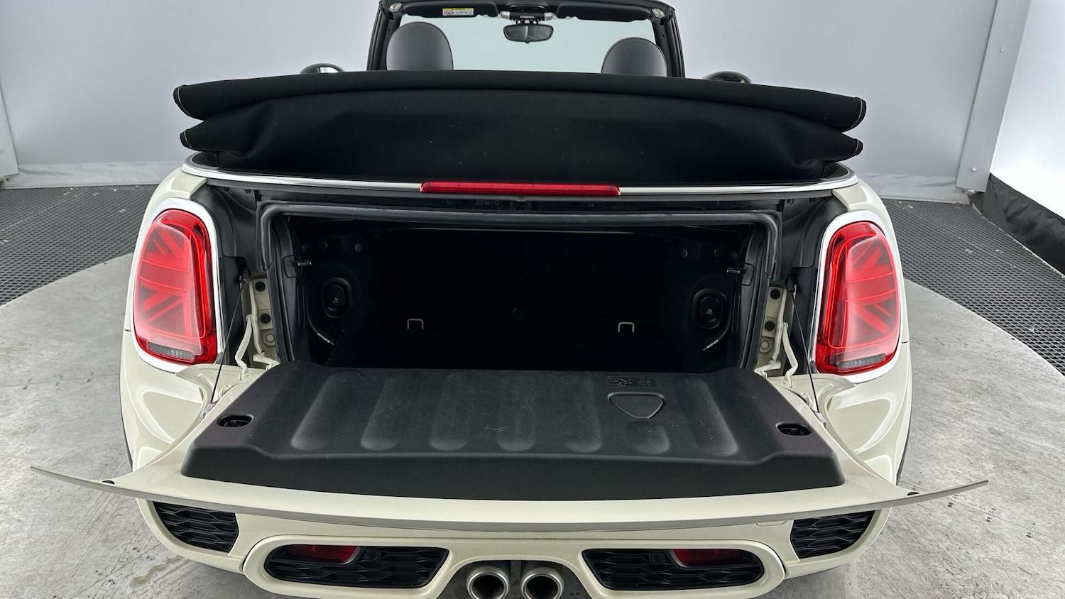 Used MINI Convertible 2019 for sale - 76760488: Photo 13