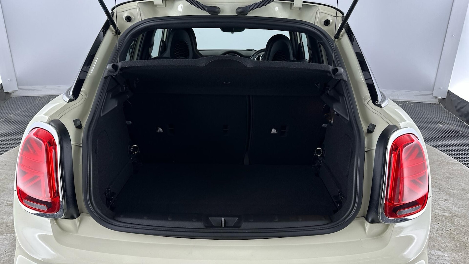 Used MINI Hatch 2019 for sale - 77291401: Photo 13