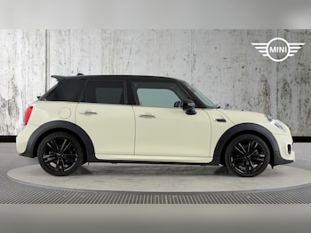 Used MINI Hatch 2019 for sale - 77291401: Photo