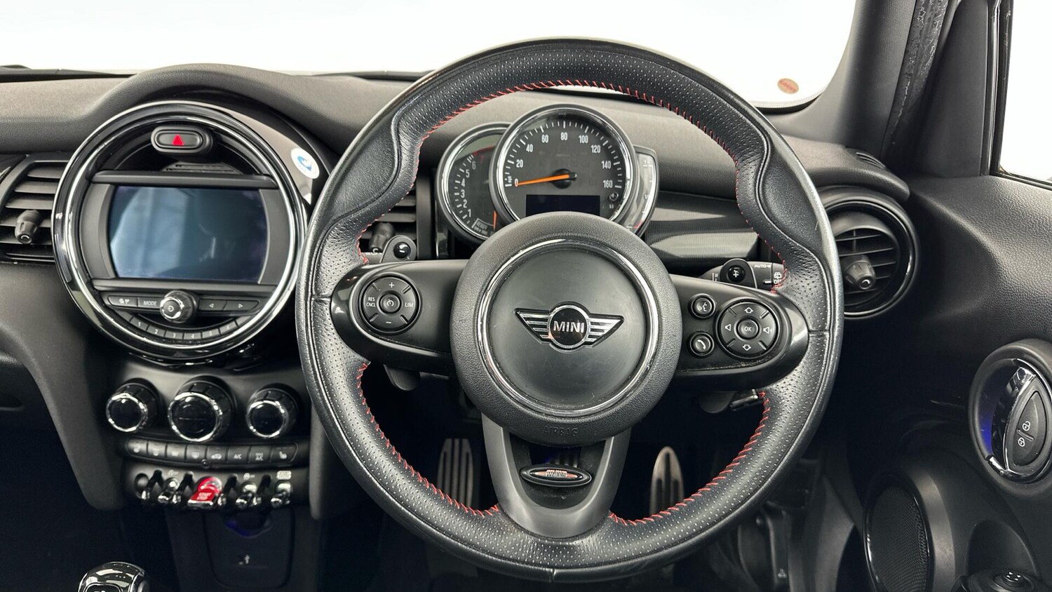 Used MINI Hatch 2018 for sale - 76760382: Photo 5