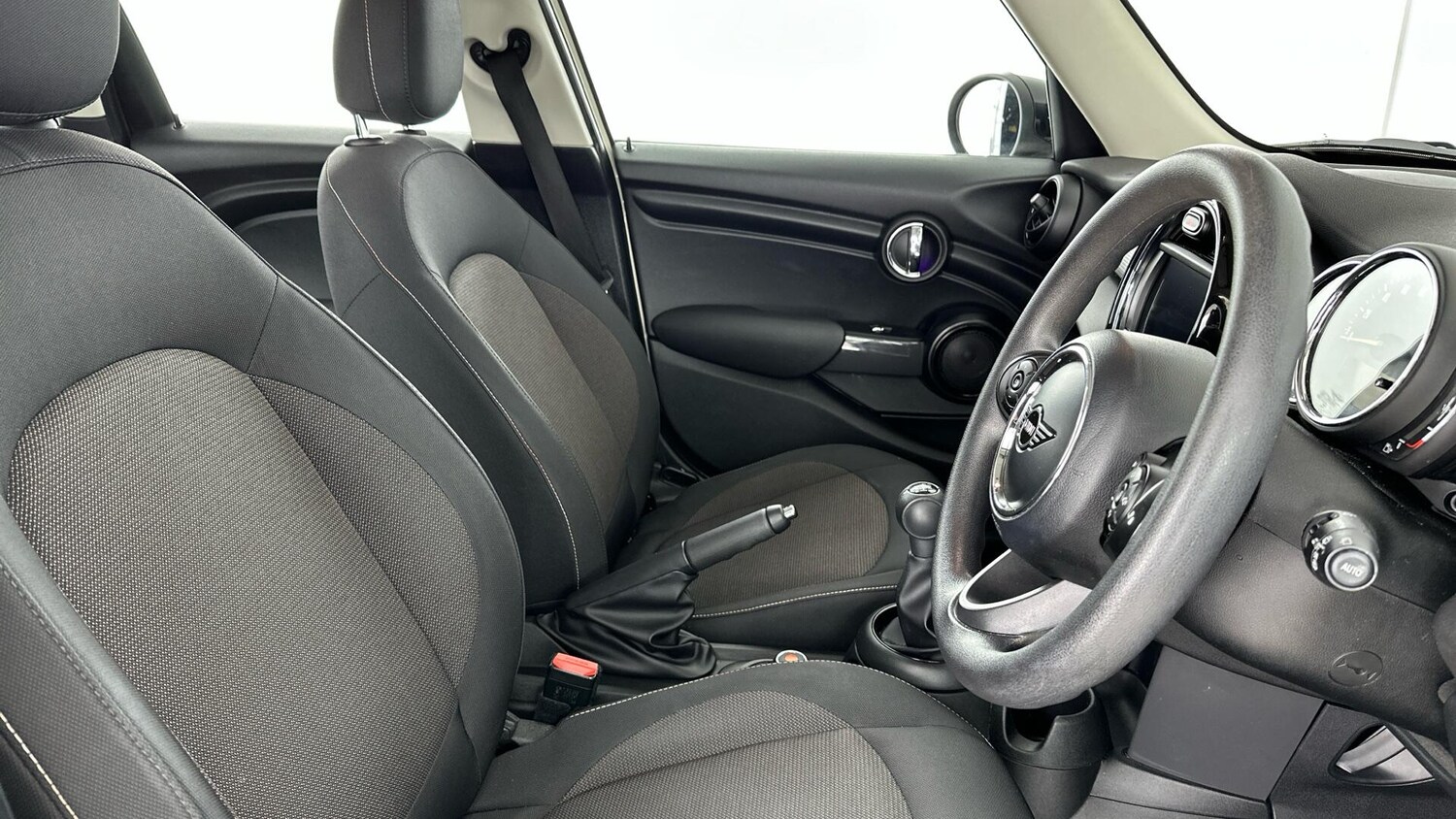 Used MINI Hatch 2019 for sale - 76760445: Photo 11